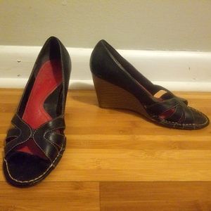 Comfortable black heels by Aerosoles